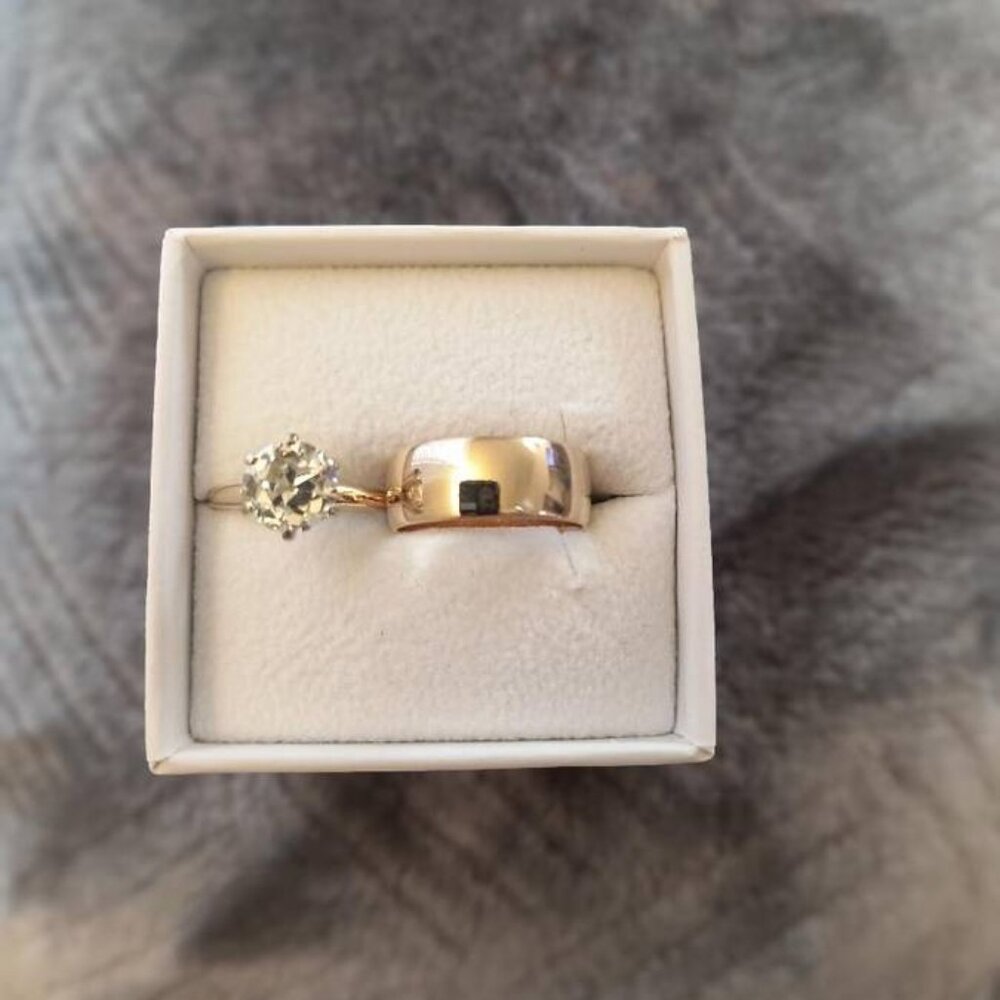 Ladies 14kt yellow gold diamond with 14kt wedding band.